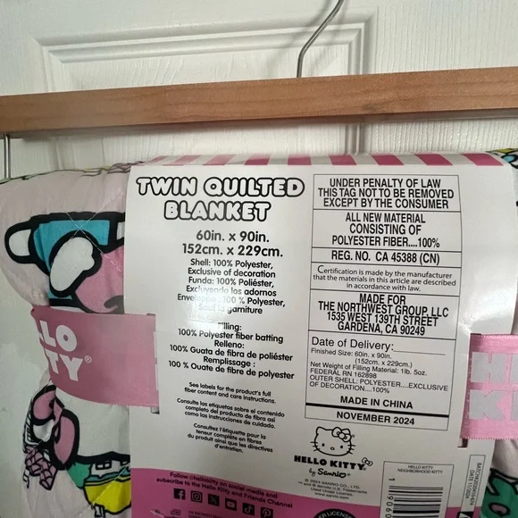 Hello Kitty Twin Quilted Blanket - Pink and Blue - Picture 4 of 5